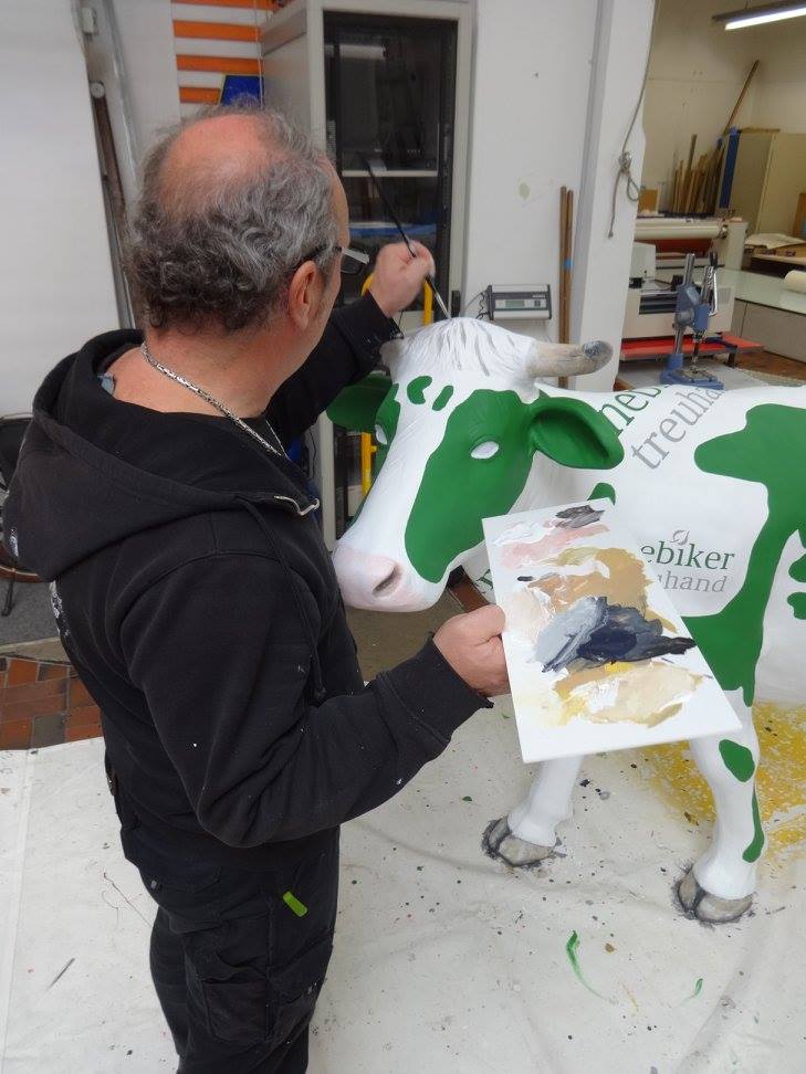Wir bemalen Kühe | JOST Beschriftungen Liestal