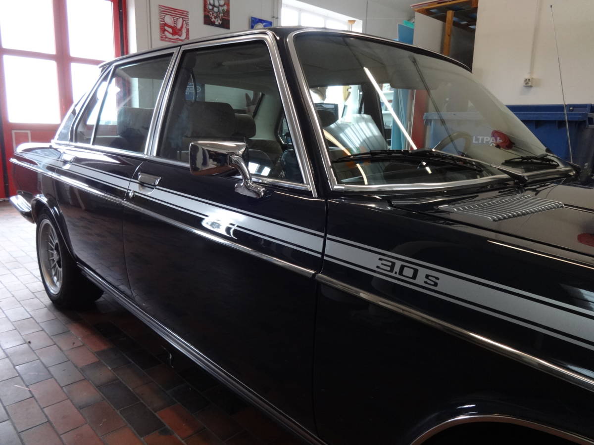 Oldtimer mit Zierstreifen | JOST Beschriftungen Liestal