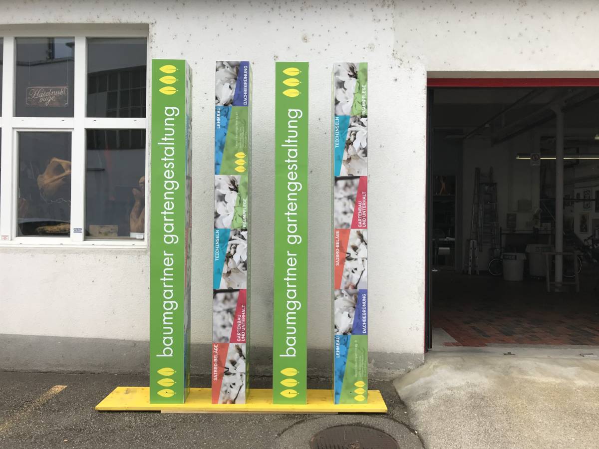 Werbe-Totem für Baumgartner  Gartengestaltung | JOST Beschriftungen Liestal