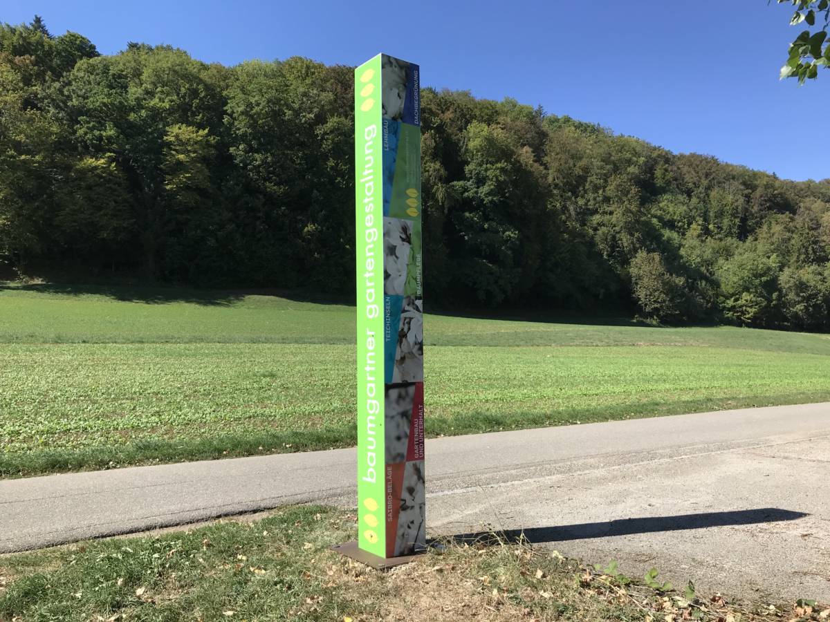 Werbe-Totem für Baumgartner  Gartengestaltung | JOST Beschriftungen Liestal